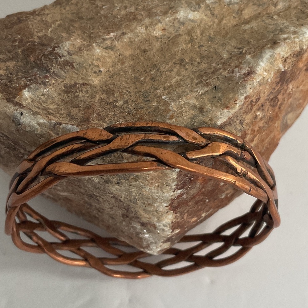 Elegant Copper Bangle Bracelet - Picture 4 of 6